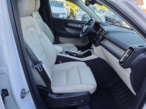 Certified 2023 Volvo XC40 B5 Ultimate w/ Protection Package Premier image 11