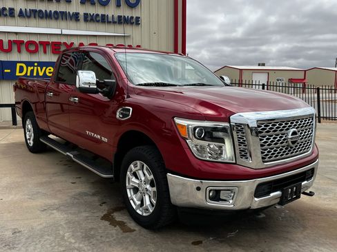 Used 2017 Nissan Titan SL AWD/4WD image 3