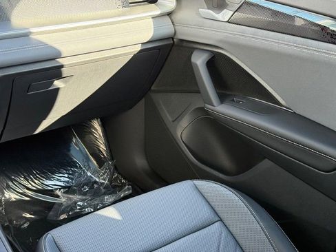 New 2026 Volkswagen Tiguan SE AWD/4WD image 9