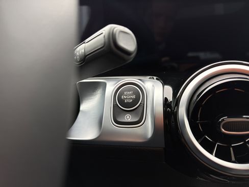 Used 2026 Mercedes-Benz GLB 250 4MATIC image 19