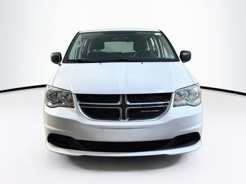 Used 2018 Dodge Grand Caravan SE FWD image 2