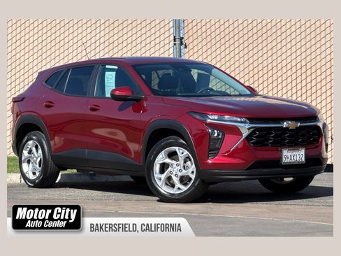 Used 2024 Chevrolet Trax LS w/ LS Convenience Package FWD image 1