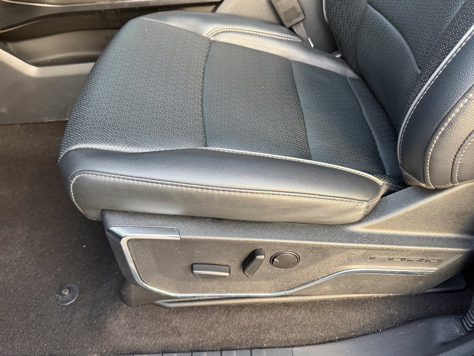 Used 2024 Ford F150 Lariat AWD/4WD image 39
