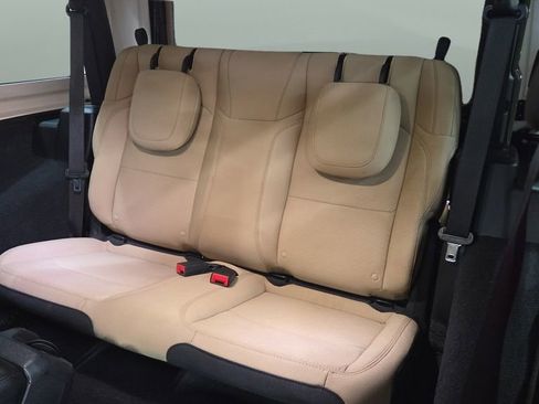 Used 2022 Jeep Wrangler Sport AWD/4WD image 19