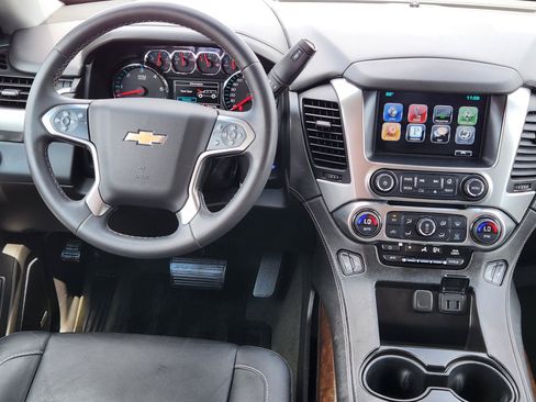 Used 2016 Chevrolet Suburban LT RWD image 9