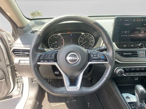 Used 2024 Nissan Altima 2.5 SV w/ SV Premium Package FWD image 12