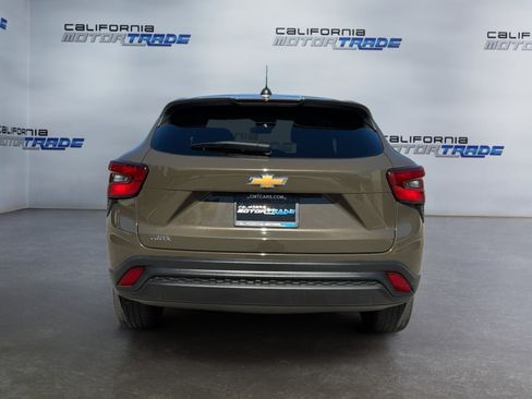 Used 2024 Chevrolet Trax LS FWD image 6