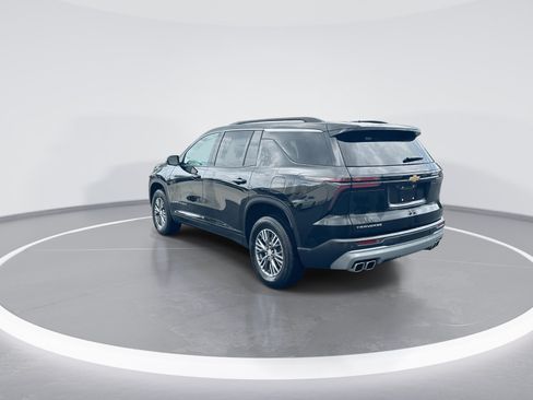 Used 2025 Chevrolet Traverse LT FWD image 7