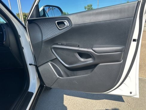 Used 2022 Kia Soul S image 21
