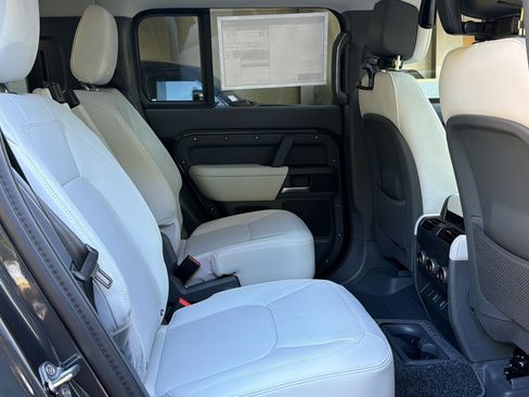 New 2026 Land Rover Defender 130 X-Dynamic SE AWD/4WD image 31