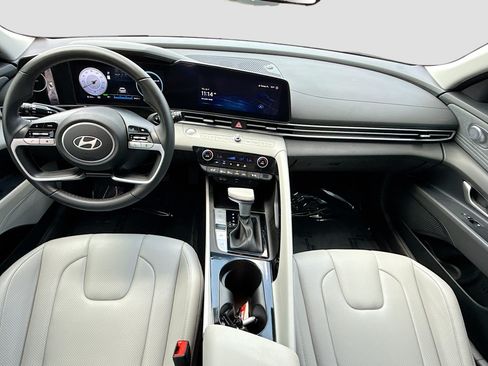 Used 2025 Hyundai Elantra Limited FWD image 15