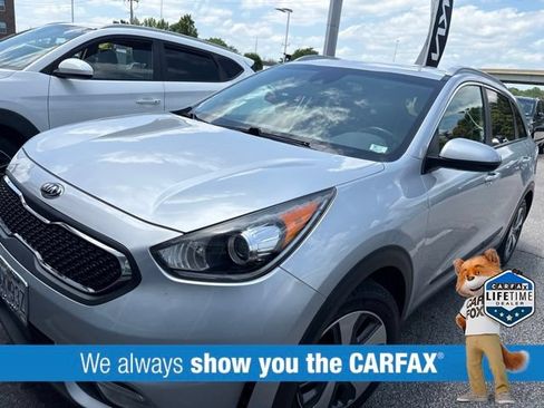 Used 2017 Kia Niro LX FWD image 2
