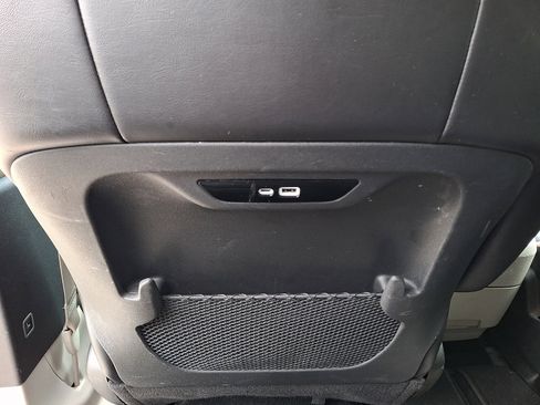 Used 2024 Chrysler Pacifica Touring-L image 13