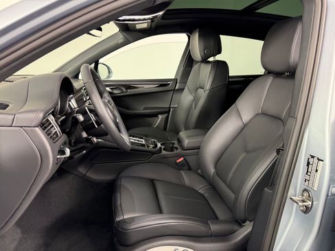 Certified 2026 Porsche Macan AWD/4WD image 5