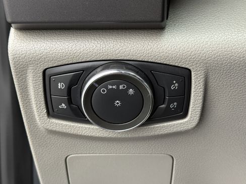 Used 2015 Ford F150 XLT image 16