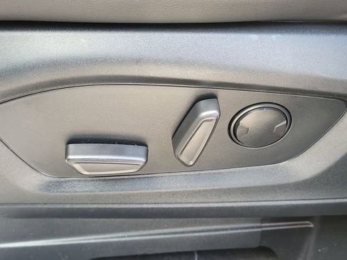 Used 2023 Ford Explorer Platinum w/ Technology Package image 12