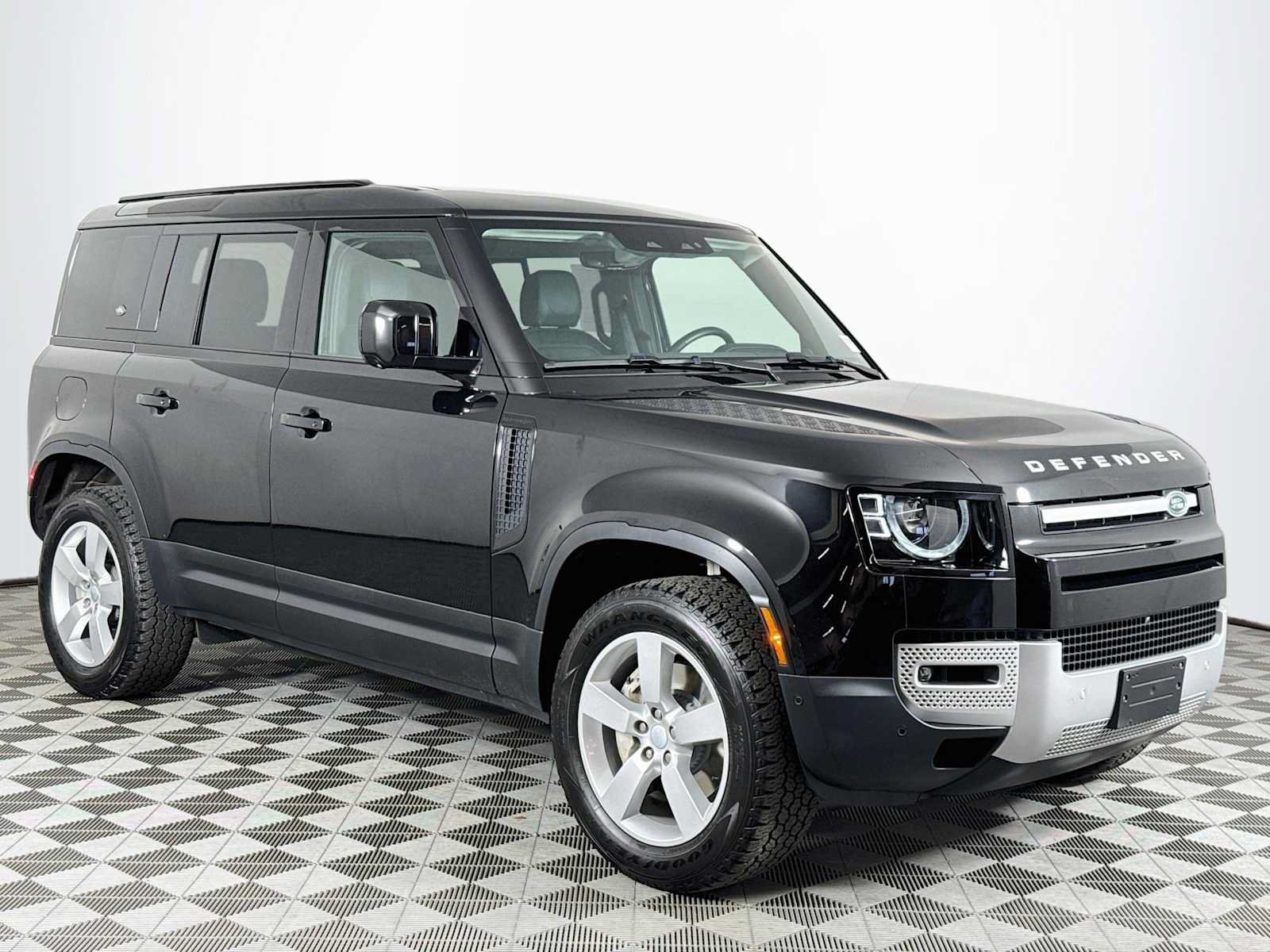 Certified 2024 Land Rover Defender 110 S AWD/4WD image 3