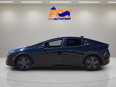 Used 2023 Toyota Prius LE image 2