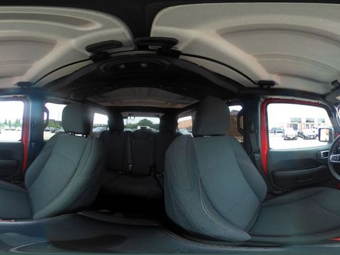 Used 2025 Jeep Wrangler Unlimited Sahara AWD/4WD image 40