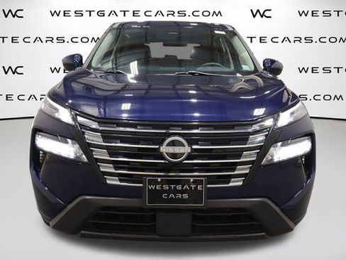 Used 2024 Nissan Rogue SV image 4