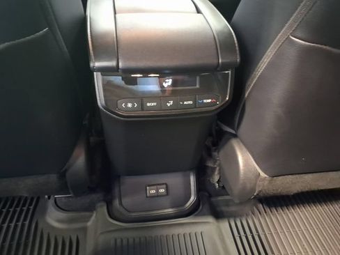 Used 2023 Toyota Highlander XSE FWD image 19