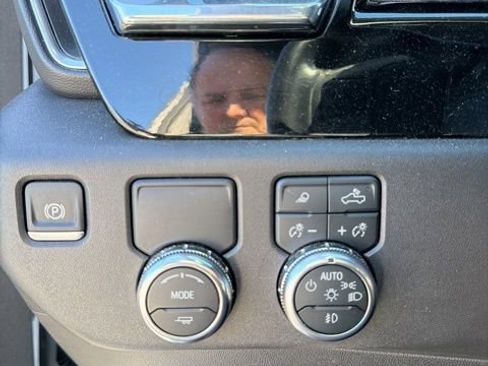 Used 2024 GMC Sierra 1500 SLT image 24