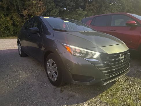 Used 2025 Nissan Versa S w/ Trunk Package FWD image 2