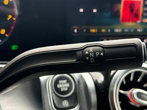 Used 2021 Mercedes-Benz GLB 250 4MATIC image 31