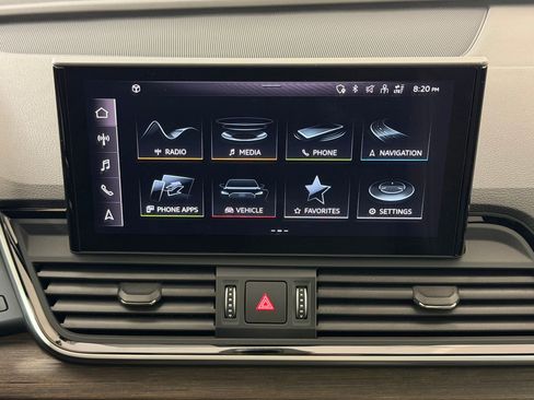 Used 2024 Audi Q5 e Premium w/ Convenience Package image 30