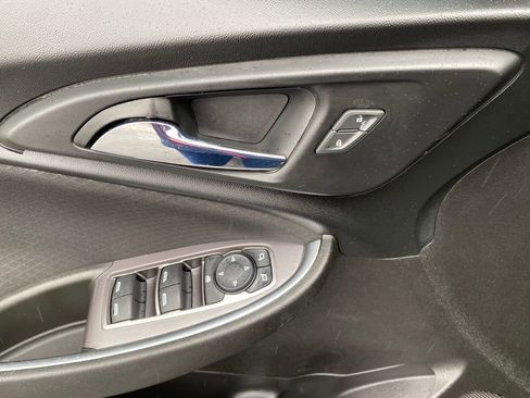 Used 2021 Chevrolet Malibu LT image 12