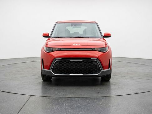 Used 2025 Kia Soul LX w/ LX Technology Package FWD image 2
