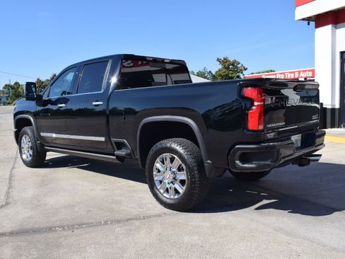 Used 2026 Chevrolet Silverado 3500 High Country w/ High Country Premium Package AWD/4WD image 3