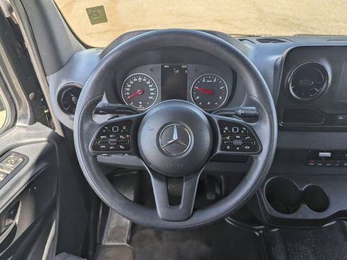 Used 2024 Mercedes-Benz Sprinter 2500 image 23