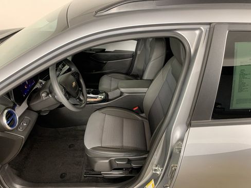 Used 2025 Chevrolet Trax LT image 27