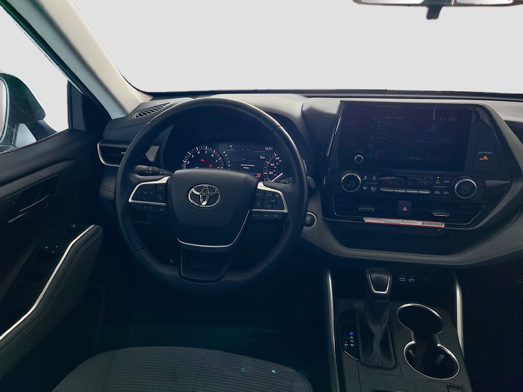 Used 2024 Toyota Highlander LE FWD image 22