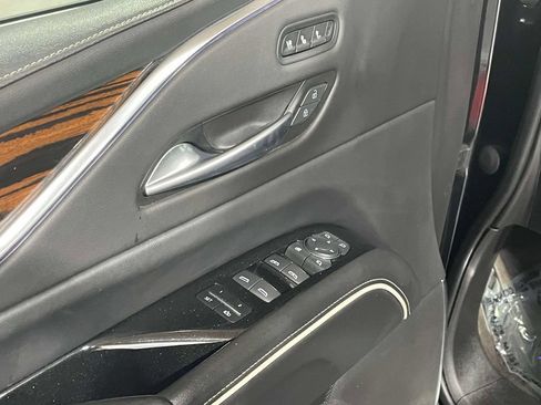 Used 2023 Cadillac Escalade Premium Luxury AWD/4WD image 21