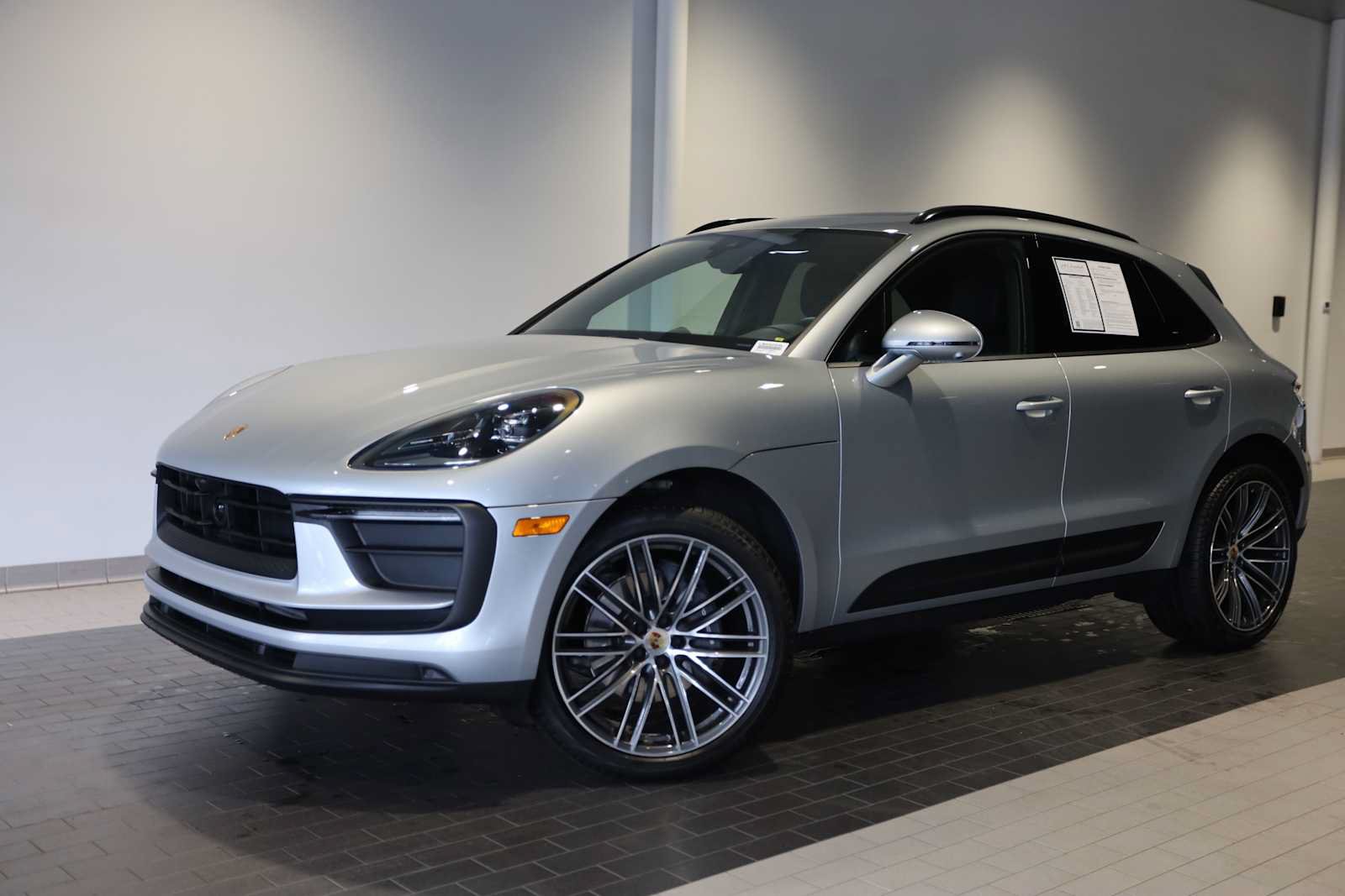 Used 2026 Porsche Macan AWD/4WD image 1