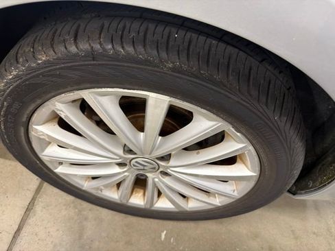 Used 2015 Volkswagen Jetta SE FWD image 4