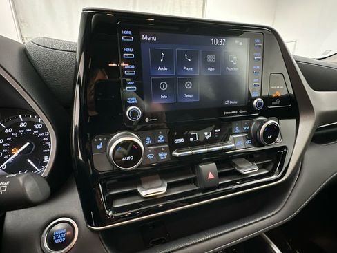 Used 2020 Toyota Highlander XLE AWD/4WD image 14