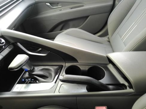 Used 2022 Hyundai Elantra SEL FWD image 35