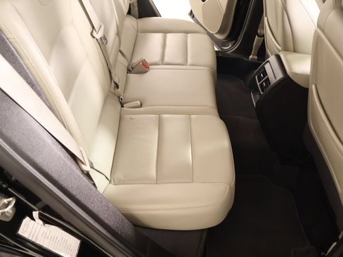 Used 2022 Cadillac XT4 Premium Luxury w/ Safety Alert Package AWD/4WD image 13