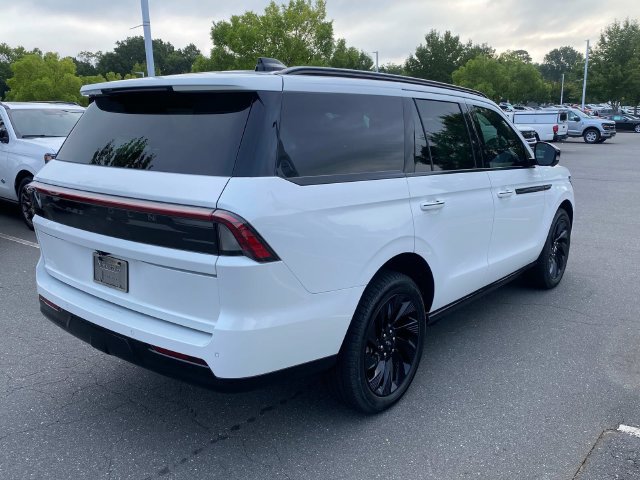 New 2027 Lincoln Navigator Reserve w/ Jet Appearance Package AWD/4WD image 28