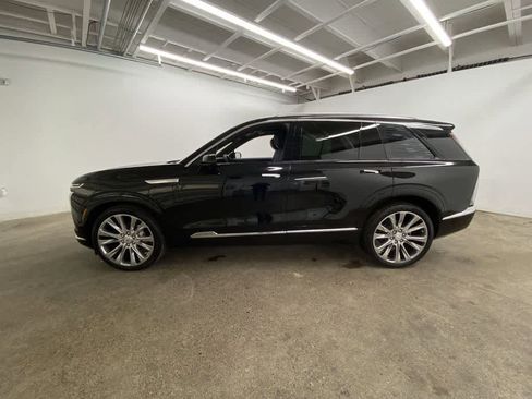 Used 2026 Cadillac Vistiq Premium Luxury w/ LPO, Floor Liner Package AWD/4WD image 3