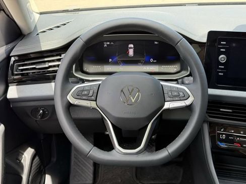 New 2026 Volkswagen Jetta SE FWD image 9