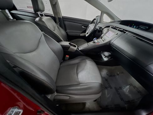 Used 2015 Toyota Prius Five FWD image 29