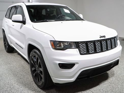 Used 2018 Jeep Grand Cherokee Altitude image 5