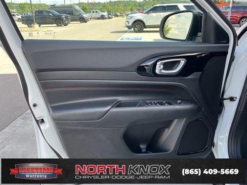 Used 2024 Jeep Compass Trailhawk image 5