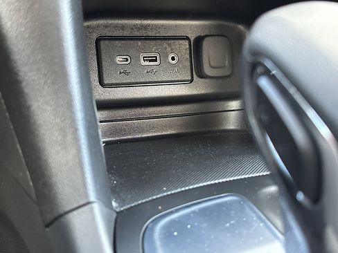Used 2023 Chevrolet Equinox LT FWD image 25
