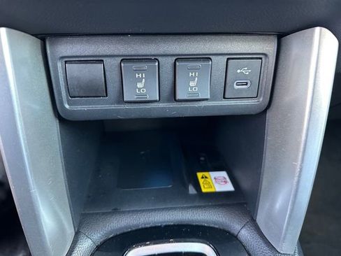 Used 2023 Toyota Corolla Cross XLE image 32