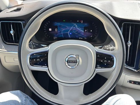 Used 2023 Volvo XC60 B5 Ultimate w/ Protection Package Premier image 10